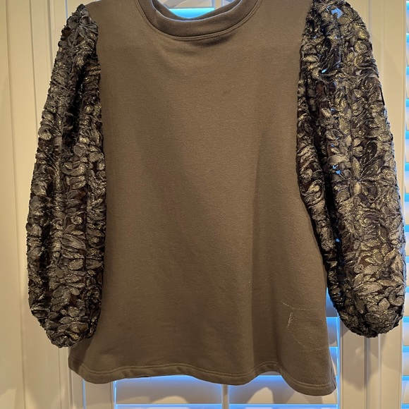 Puff sleeve top. Grey sweatshirt material with embellished sleeves. Gold details - Picture 1 of 2